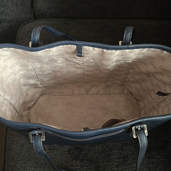 MICHAEL KORS NAVY TOTE - Picture 3 of 8